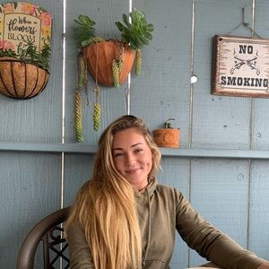 Meet your Posher, Claire